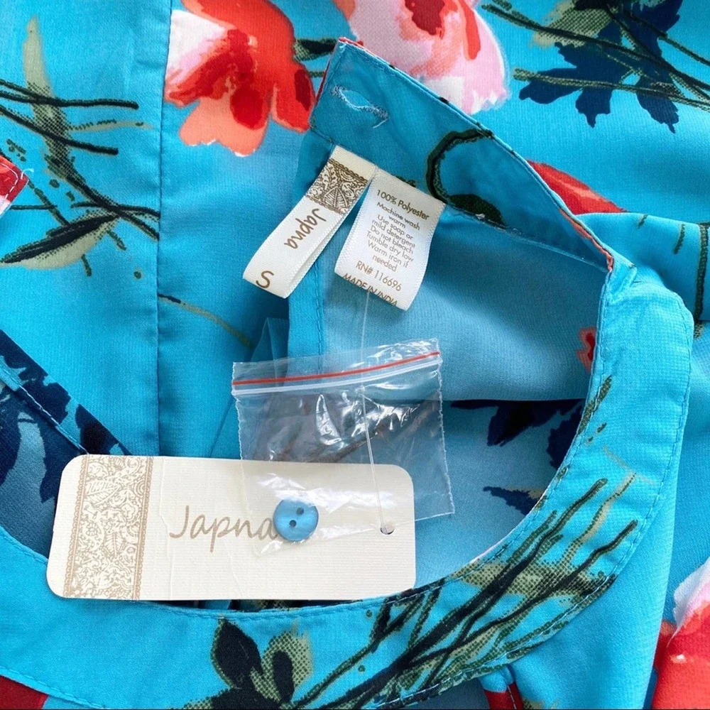 Japna top flower front keyhole cold shoulder S - Picture 6 of 6